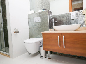 Отель The Corner Park