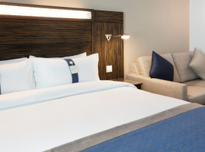 Holiday Inn Express Dubai - Safa Park, an IHG Hotel