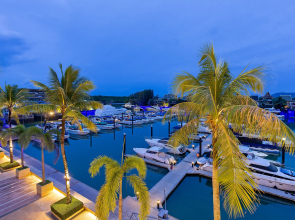 Waterfront in Royal Marina Apartments	