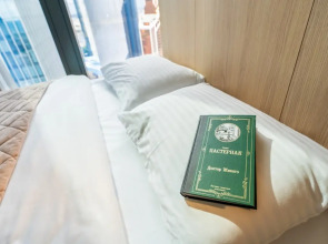 Уютная студия с видом на башни