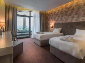 The Grand Gloria Отель