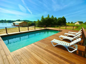 Глэмпинг Носороги