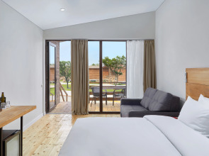 Отель Garuda Beach Village