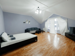 Uyutnaya v Tsentre Flat