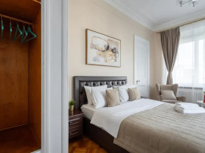 Апартаменты Улучшенные с Двумя Спальнями и Балконом