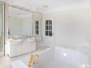 Апартаменты 5-комнатные HomeApart пр-т Независимости, 13