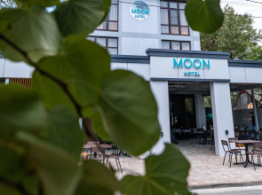 Отель Moon Hotel