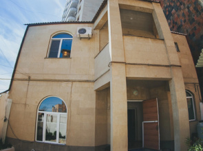 Holiday House Hotel