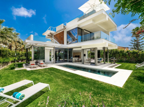 All About Villa Gladiolo