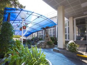 Санаторий Курортная Поликлиника им. Н.И. Пирогова с Пансионатом с Лечением Искра