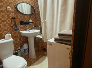 Uyutnaya 2-K Kvartira 60m2 v Tsentre s Vidom na Gory Flat