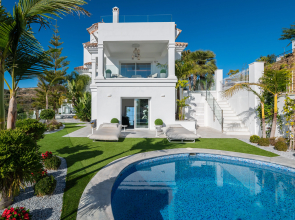 All About Villa Estrella de Oro