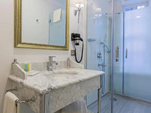 Meroddi La Porta Hotel