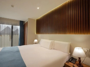 Отель Pyramid Front Hotel