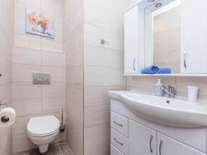 Апартаменты 2-комнатные для семьи с большим балконом