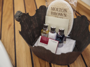 Отель Corinne Art & Boutique