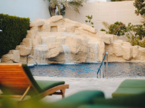 Отель Dubai Marine Beach Resort & Spa