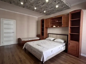 Flat Na Aleksandra Pokryshkina, 4/4 (325)