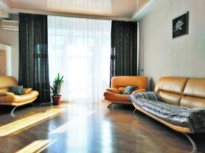 Квартира 3-комн. cталинка с большой ванной рядом с набережной