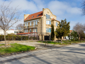 Aprel Guest house