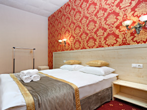 Apelsin Hotel on Vystavochnaya