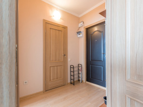 Апартаменты Гости Любят у метро Римская Бежевая