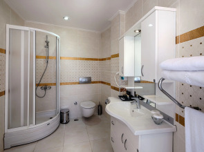 Отель Royal Towers Kiris