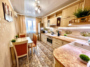 Апартаменты двухкомнатные в Центре Города на 5 этаже (рядом с набережной р. Волга)