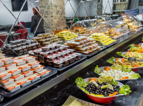 Отель The Queen Hotel