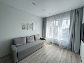 Chetyrekhmestnaya Krasivaya V Novom Rayone Divny Kvartal U Ozera Flat