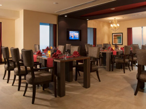 Carlton Downtown Hotel