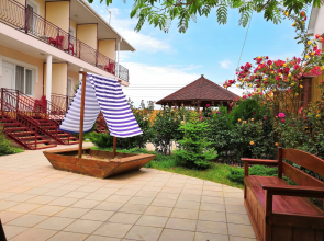 Uyutnyij Dvorik Guest House