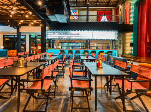 Отель Prince Theatre Heritage Stay