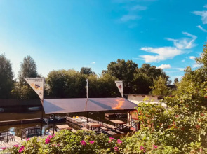 Отель Гостиничный рыболовно-охотничий комплекс Александровский Причал