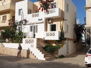 Renia Studios Hotel