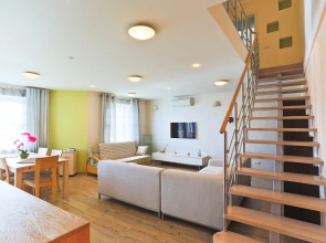 Апартаменты 4-комнатные HomeApart Сторожовская, 8