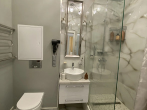 Апартаменты в современном стиле с камином