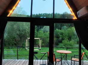 Шале двухэтажный А-фрейм с панорамным остеклением и террасой