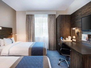 Holiday Inn Express Dubai Safa Park an IHG Hotel