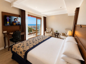 GLK Premier The Home Suites & Spa Hotel