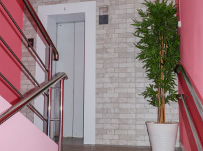 Апартаменты трехкомнатные на Океанском проспекте 140