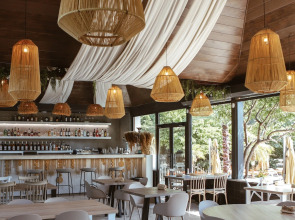 Отель Cross Resort