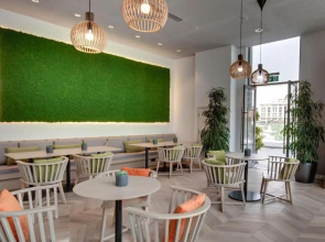 Отель IntercityHotel Dubai Jaddaf Waterfront