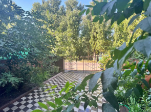 Апартаменты "Эленика" 2-х комнатная Квартира с выходом в парк в Центре города