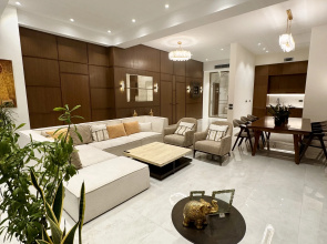 3-Bedroom Central Apartment with Gym Apartments