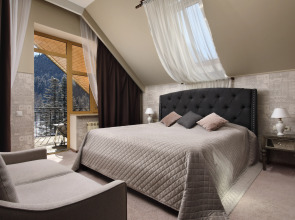 Домбай Пэлас