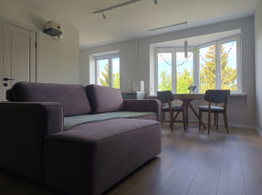 3-komnatnaya s Vidom na Bulvar (Svezhij Remont) Flat