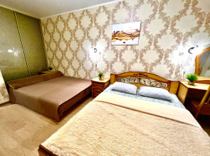 Апартаменты двухкомнатные в Центре Города на 5 этаже (рядом с набережной р. Волга)