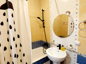 Апартаменты Квартира в центре с качелями на веранде рядом с колесом обозрения