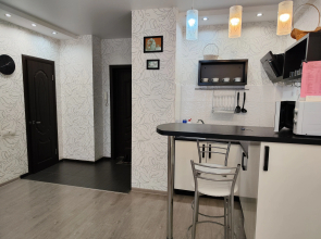 Roskoshnaya Kvartira V Tsentre Cheboksar Flat